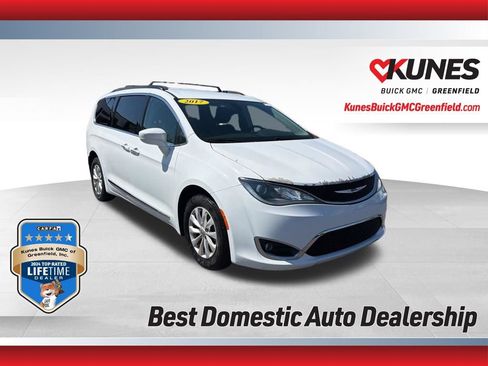 Used 2017 Chrysler Pacifica Touring-L image 1