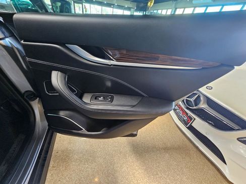 Used 2018 Maserati Levante GranLusso image 14