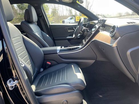 Used 2025 Mercedes-Benz GLC 300 4MATIC image 10