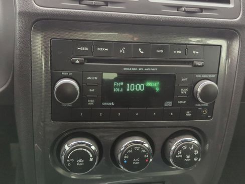 Used 2013 Dodge Challenger SXT image 15