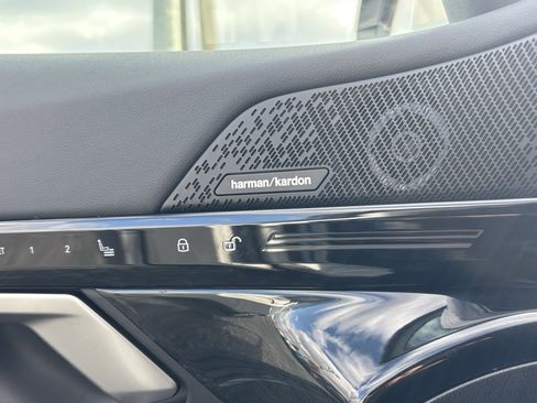 Used 2025 BMW 530i xDrive image 18