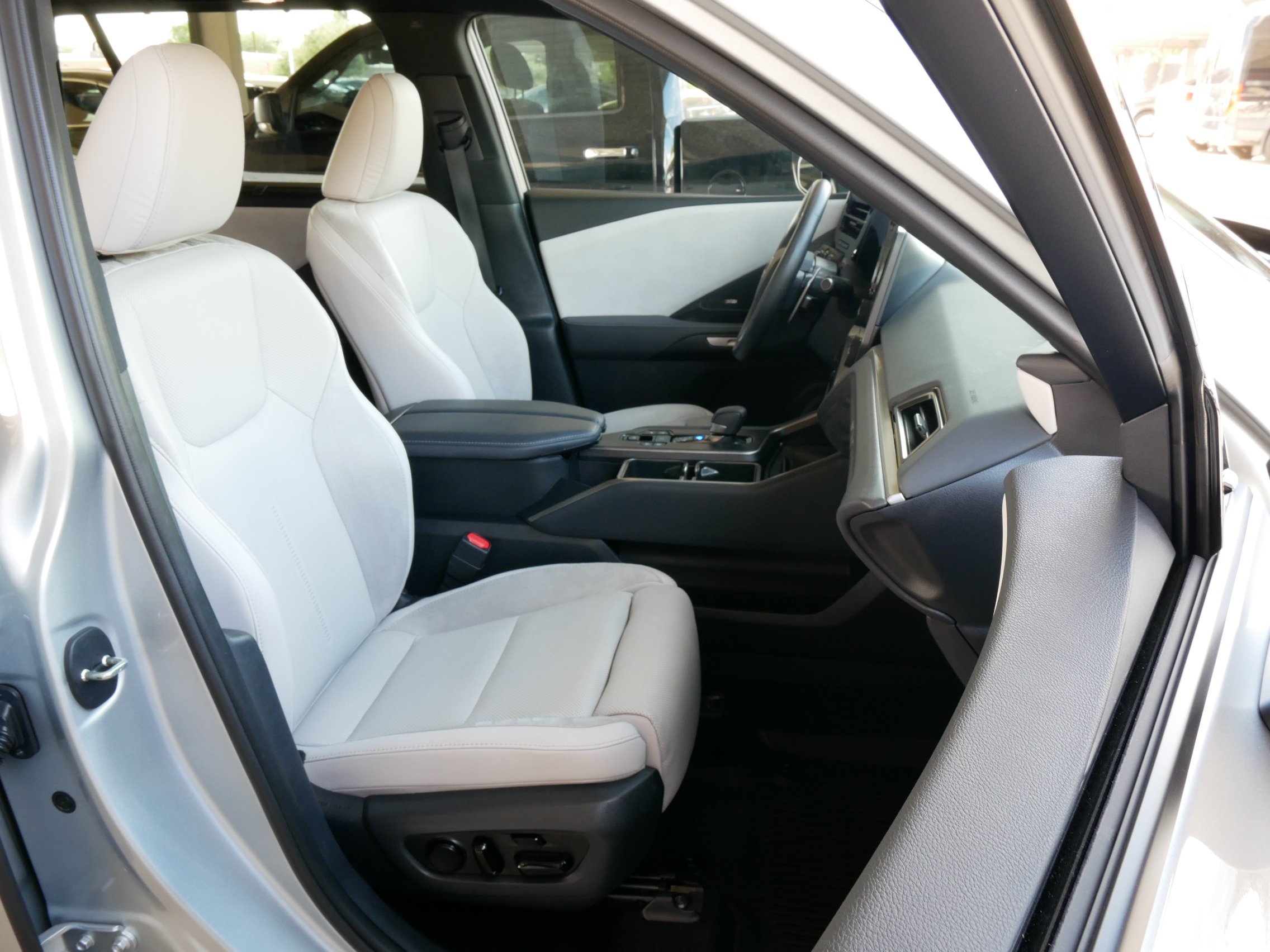 Certified 2026 Lexus TX 550h AWD Plug-In Hybrid w/ Technology Package image 8