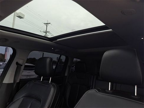 Used 2022 Jeep Grand Cherokee Limited image 10