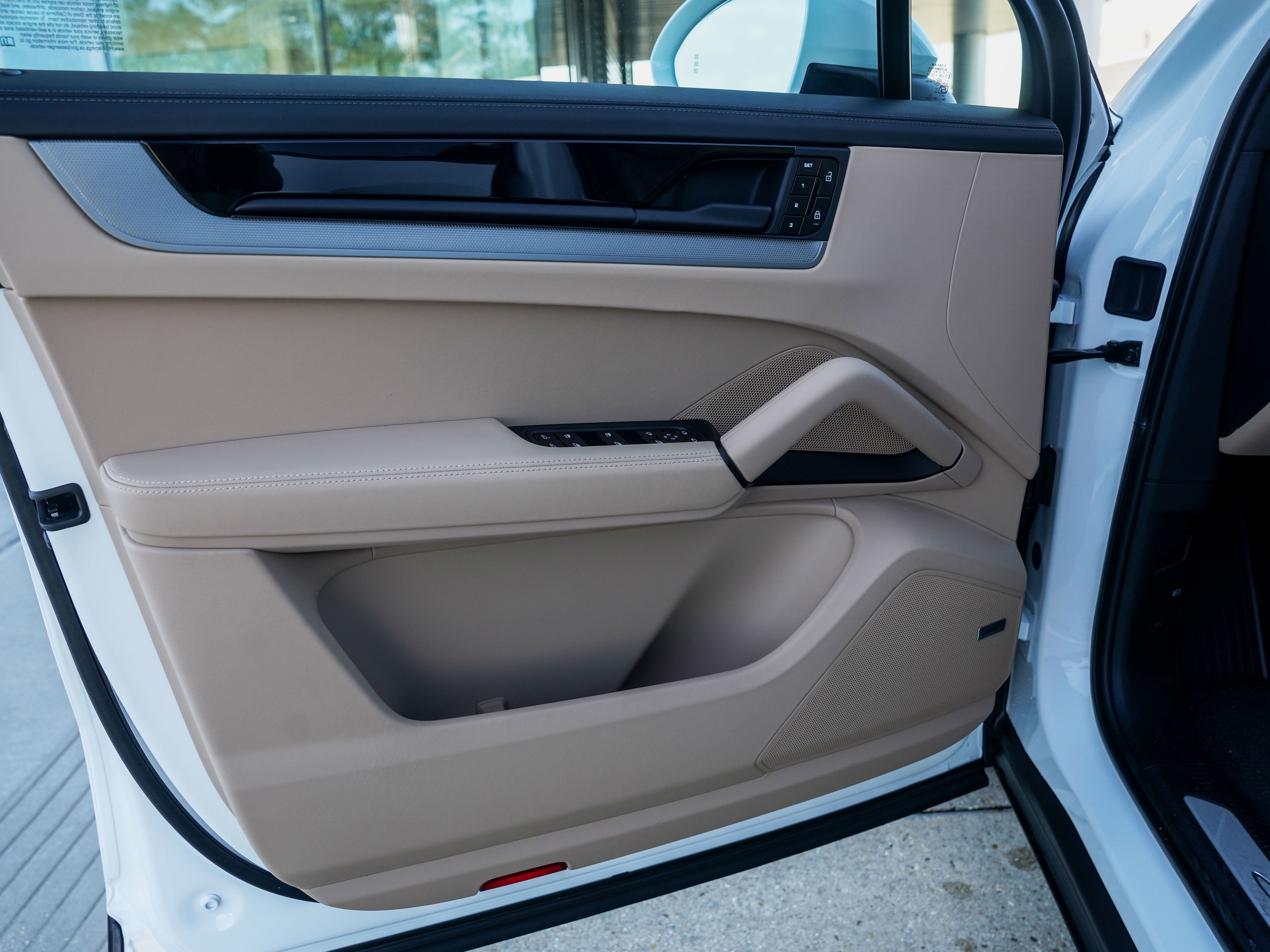 Certified 2026 Porsche Cayenne AWD/4WD image 16