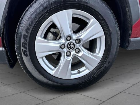 Used 2021 Toyota RAV4 XLE w/ Convenience Package image 9