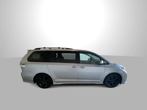 Used 2012 Toyota Sienna SE image 9