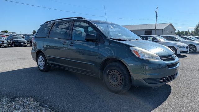 Used 2005 Toyota Sienna LE w/ LE Pkg 1 FWD image 2