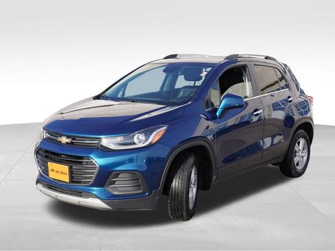 Used 2019 Chevrolet Trax LT w/ LT Convenience Package image 11