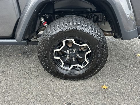 Used 2020 Jeep Gladiator Rubicon image 25