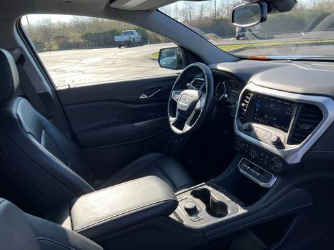 Used 2023 GMC Acadia SLT w/ Preferred Package image 9