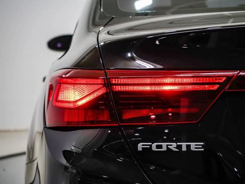 Used 2023 Kia Forte LXS image 9