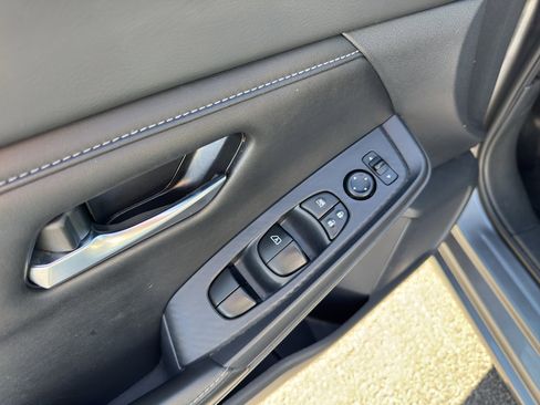 Used 2023 Nissan Sentra SV FWD image 11