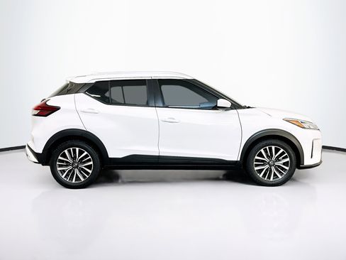 Used 2021 Nissan Kicks SV image 10