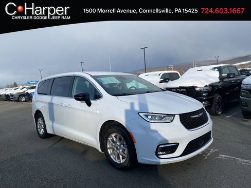 Used 2024 Chrysler Pacifica Touring-L FWD image 1