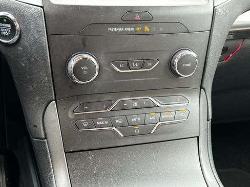 Used 2020 Ford Edge SE FWD image 11