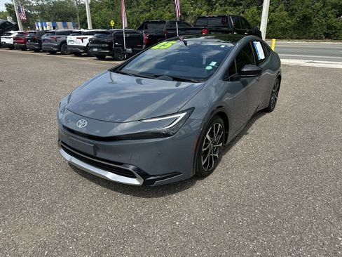 Used 2025 Toyota Prius Plug-In Hybrid FWD image 12