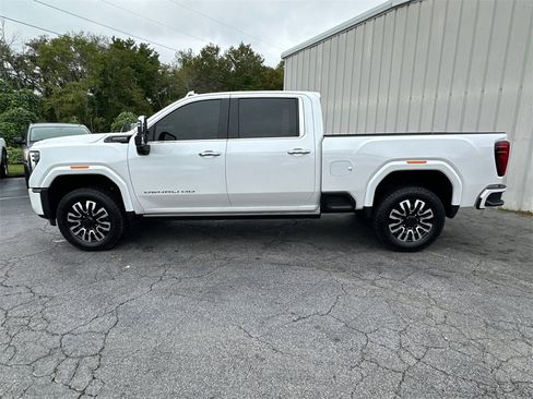 Used 2025 GMC Sierra 2500 Denali Ultimate image 9