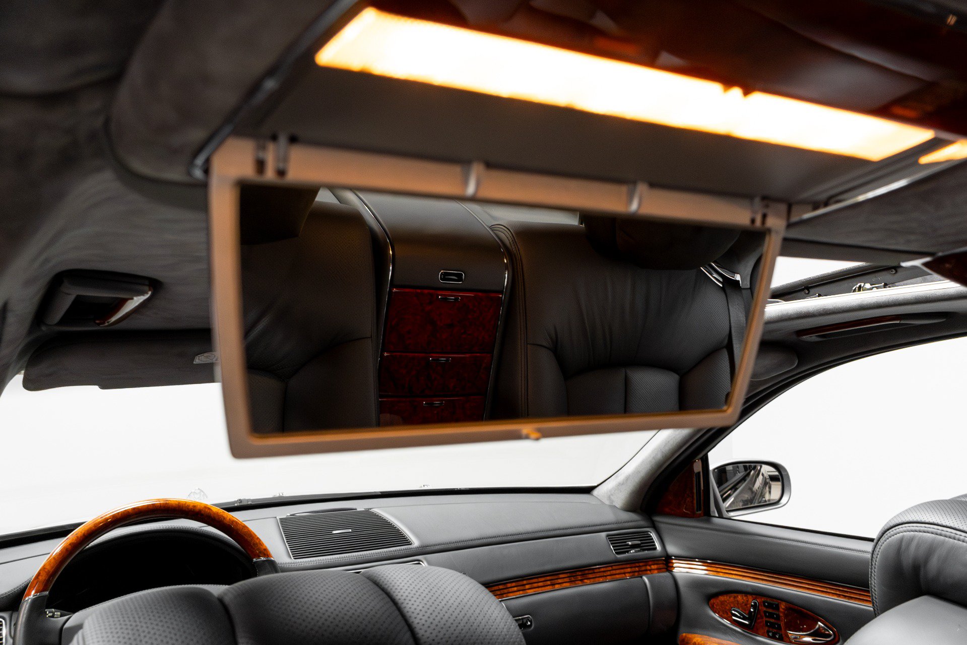 Used 2004 Maybach 57 RWD image 38