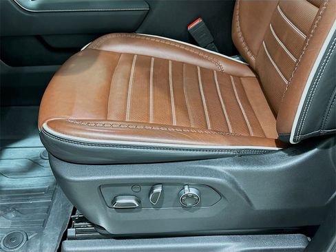 Used 2024 GMC Sierra 3500 Denali Ultimate image 20