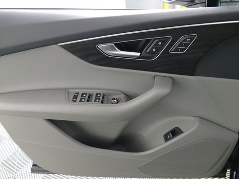 Used 2023 Audi Q7 3.0T Premium AWD/4WD image 23