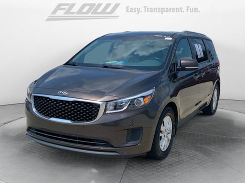 Used 2018 Kia Sedona LX w/ LX Essentials Premium Package FWD image 4