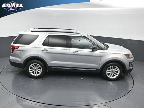 Used 2017 Ford Explorer XLT w/ Equipment Group 202A FWD image 16