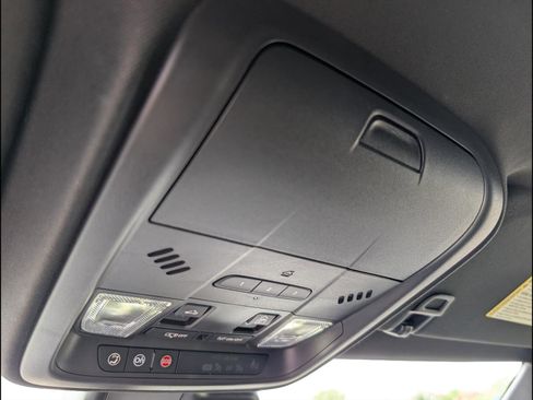Used 2023 Chrysler Pacifica Touring-L FWD image 17
