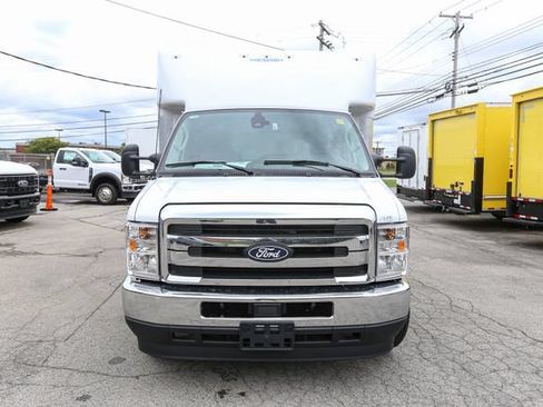 New 2027 Ford E-350 and Econoline 350 Super Duty w/ Power Equipment Group RWD image 3