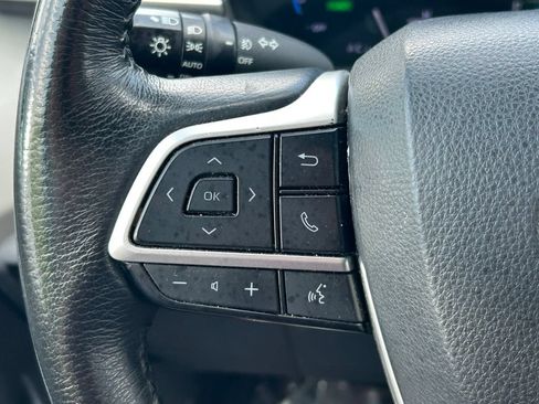 Used 2023 Toyota Sienna XLE FWD image 34