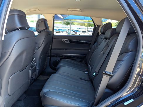 Used 2025 Genesis GV80 2.5T Standard image 15