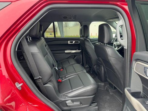 Used 2023 Ford Explorer XLT w/ Equipment Group 202A AWD/4WD image 11