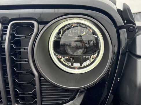 Used 2024 Jeep Gladiator Rubicon w/ Technology Group image 14