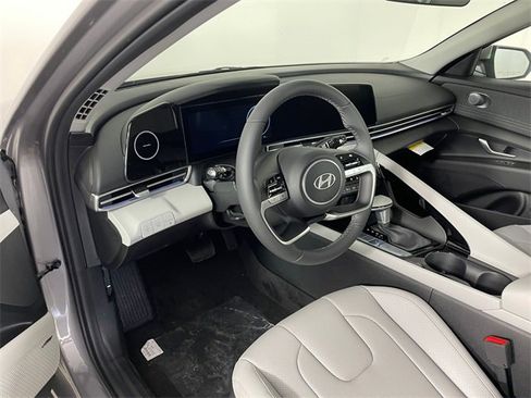 New 2025 Hyundai Elantra Limited image 3