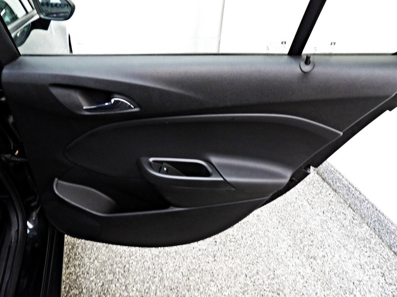 Used 2017 Chevrolet Cruze LS FWD image 12