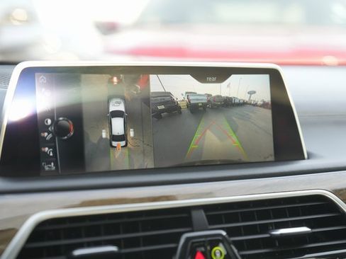 Used 2016 BMW 740i image 27