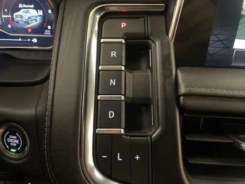Used 2022 GMC Yukon SLE w/ Gmc Pro Safety Plus Package AWD/4WD image 9