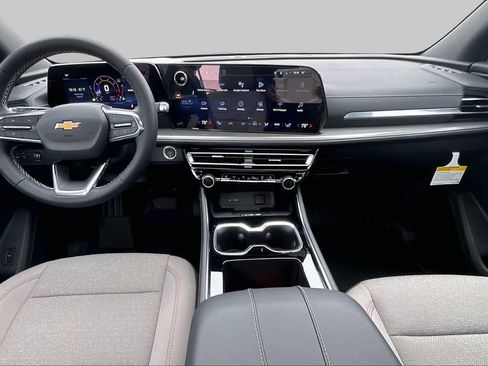New 2026 Chevrolet Traverse LT w/ Sun and Wheel Package FWD image 6