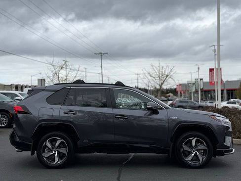 Used 2024 Toyota RAV4 SE image 6