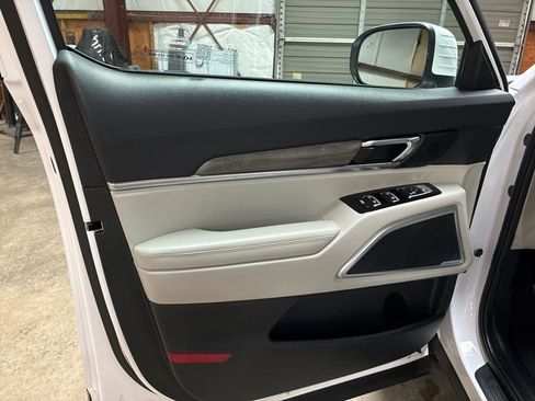 Used 2022 Kia Telluride EX FWD image 25