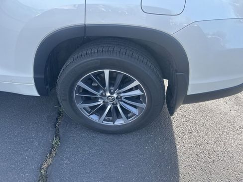 Used 2017 Toyota Highlander XLE image 16