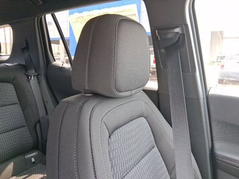 New 2026 Chevrolet Equinox LT w/ Safety and Technology Package FWD image 18