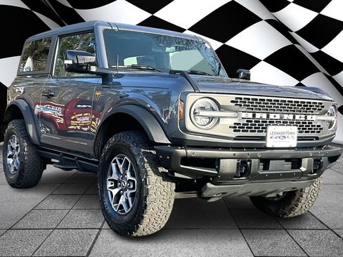 Used 2023 Ford Bronco Badlands image 11