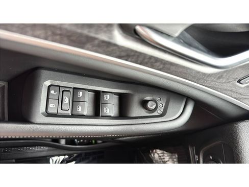 Used 2023 Jeep Grand Cherokee L Limited AWD/4WD image 34