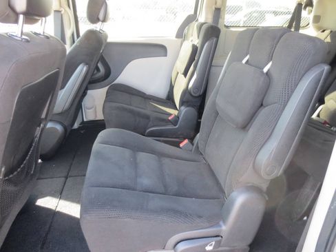 Used 2016 Dodge Grand Caravan SE w/ Quick Order Package 29E SE FWD image 8