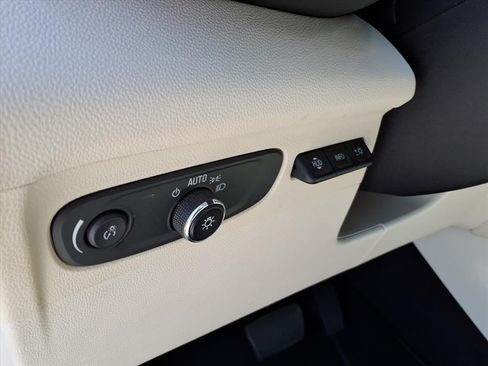 Used 2022 Buick Envision Essence w/ Technology Package I AWD/4WD image 22