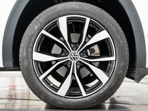 Used 2024 Volkswagen Atlas Cross Sport SEL Premium R-Line AWD/4WD image 42