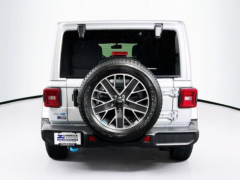 Used 2023 Jeep Wrangler Unlimited Sahara w/ Cold Weather Group AWD/4WD image 6