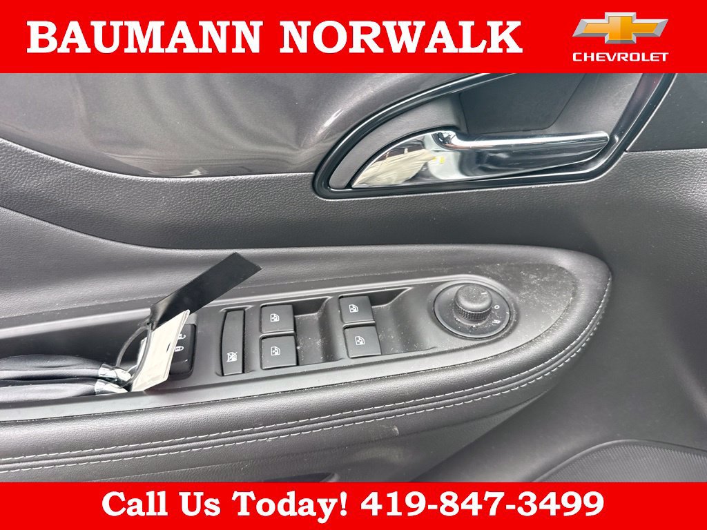Used 2022 Buick Encore Preferred AWD/4WD image 11