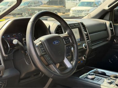 Used 2020 Ford Expedition XLT w/ Equipment Group 202A AWD/4WD image 19