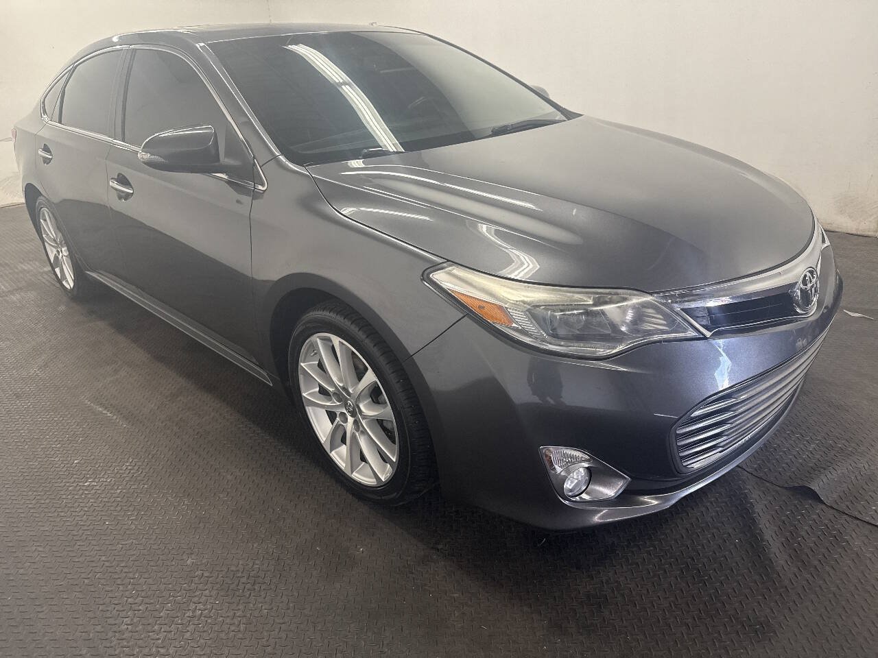 Used 2013 Toyota Avalon Limited FWD image 2